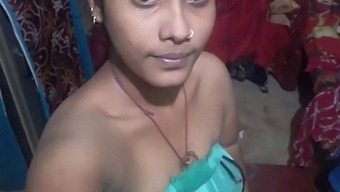 Desi Girl Flaunts Her Big Boobs And Nipples In A Selfie